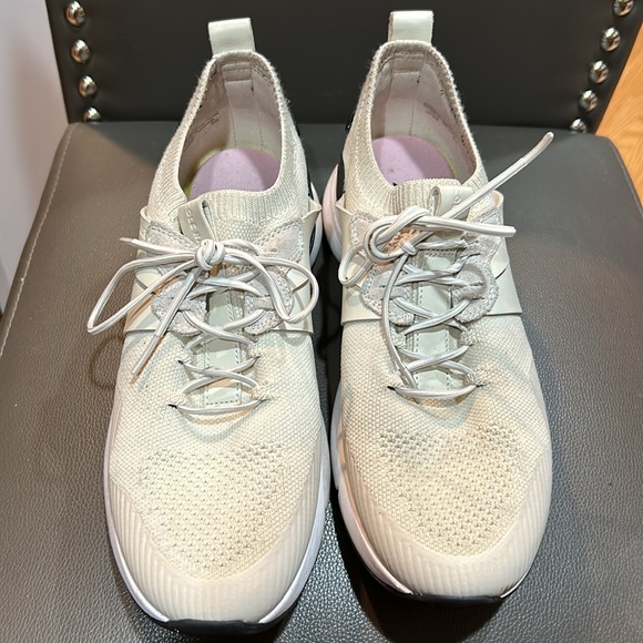 Cole Haan sneakers size 9.5 - Picture 9 of 12